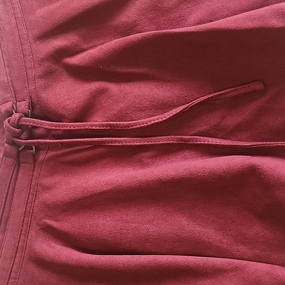 Red suede skort - Picture 2 of 4